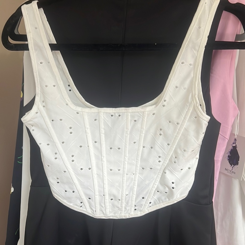 Brand new with tags Zara eyelet ribbed crop.